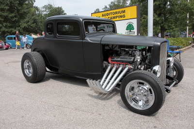 Nice satin finish on this '32 Ford with zommies