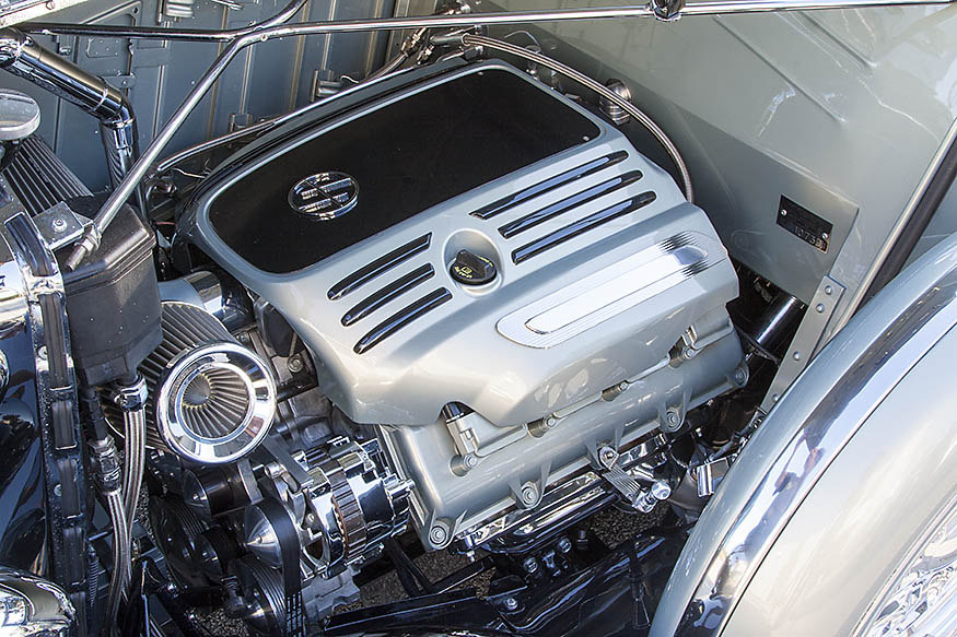 Donna Downs' Chrysler 5.7 Litre HEMI engine.