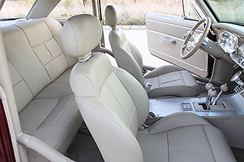 Bucket seats with rear bench